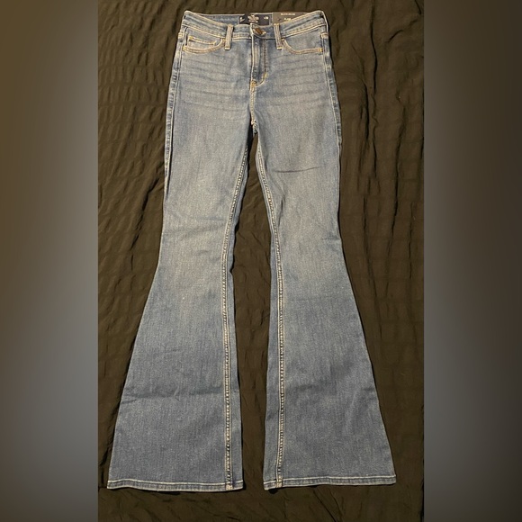 NWT Hollister High-Rise Flare Jeans - Picture 1 of 6